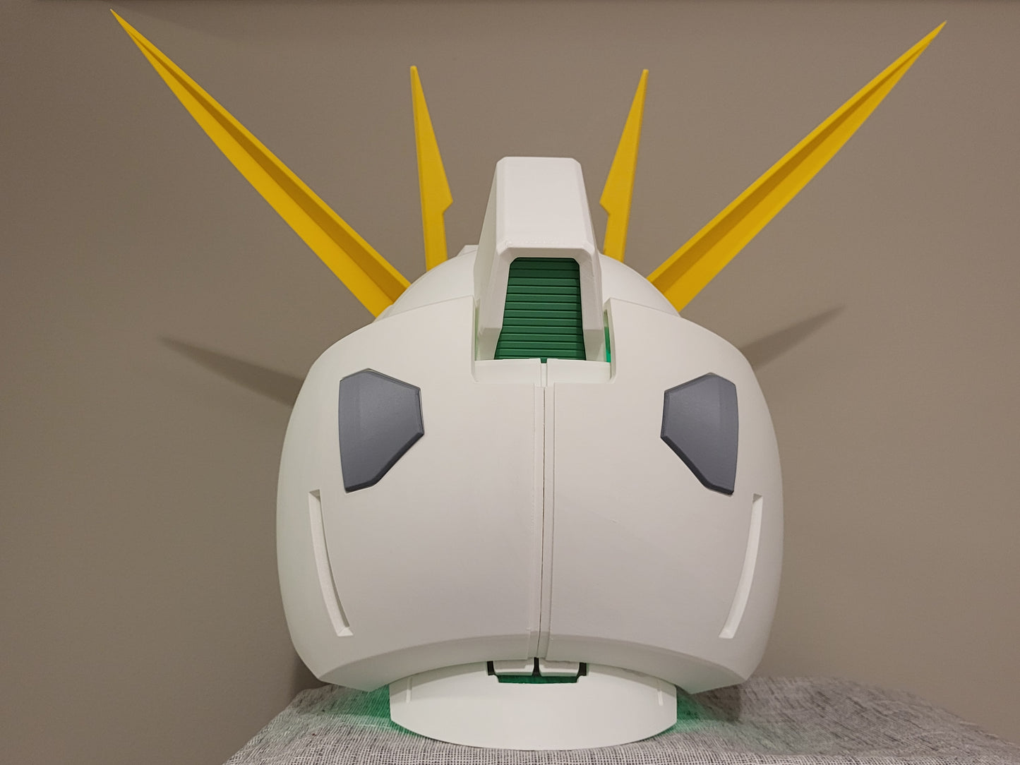 Wearable RX93 NU Gu dam Helmet