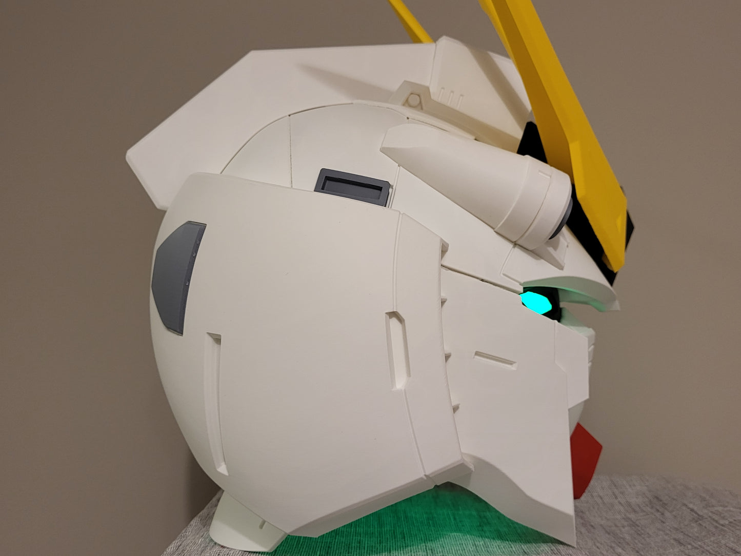 Wearable RX93 NU Gu dam Helmet