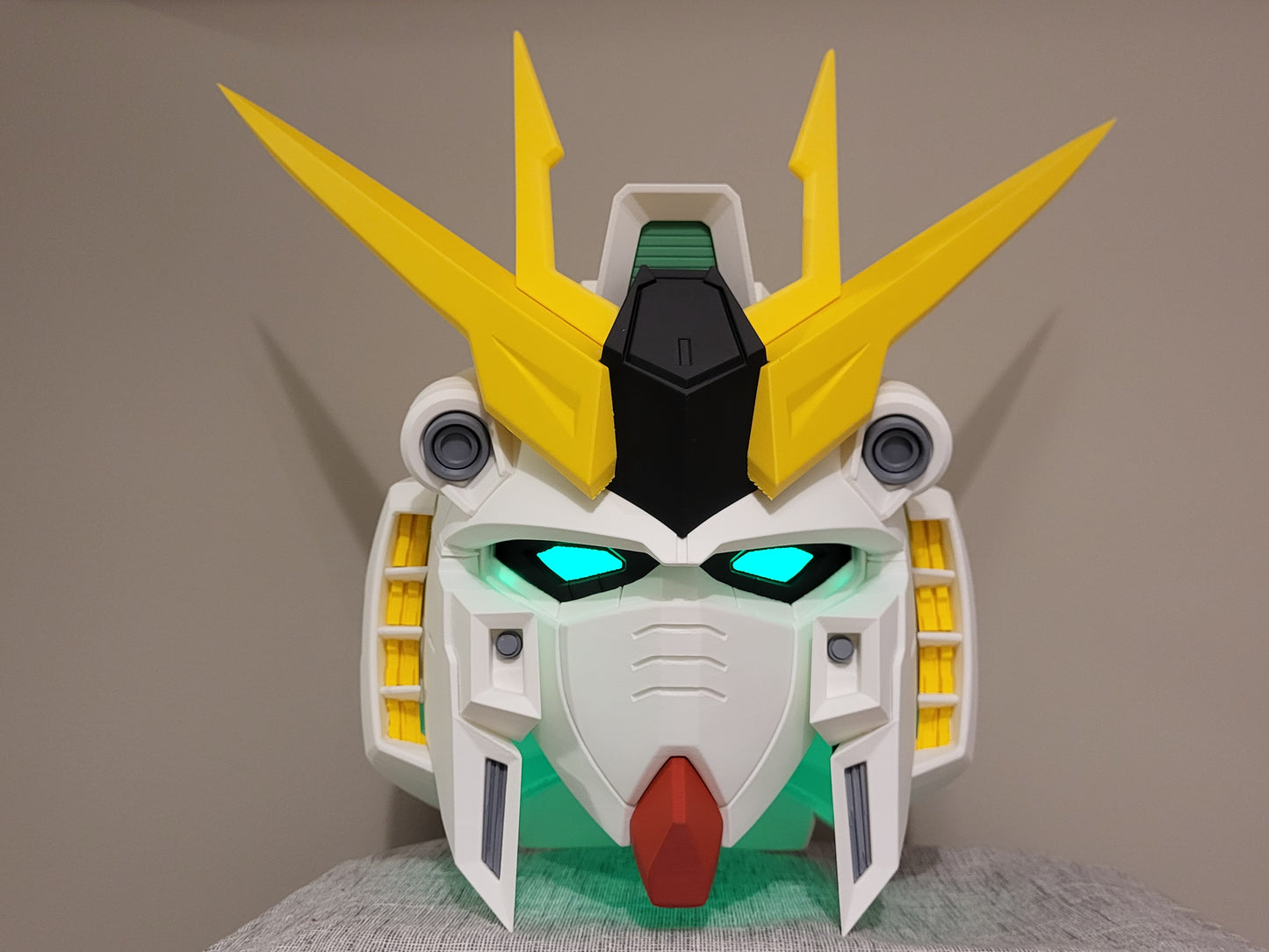 Wearable RX93 NU Gu dam Helmet