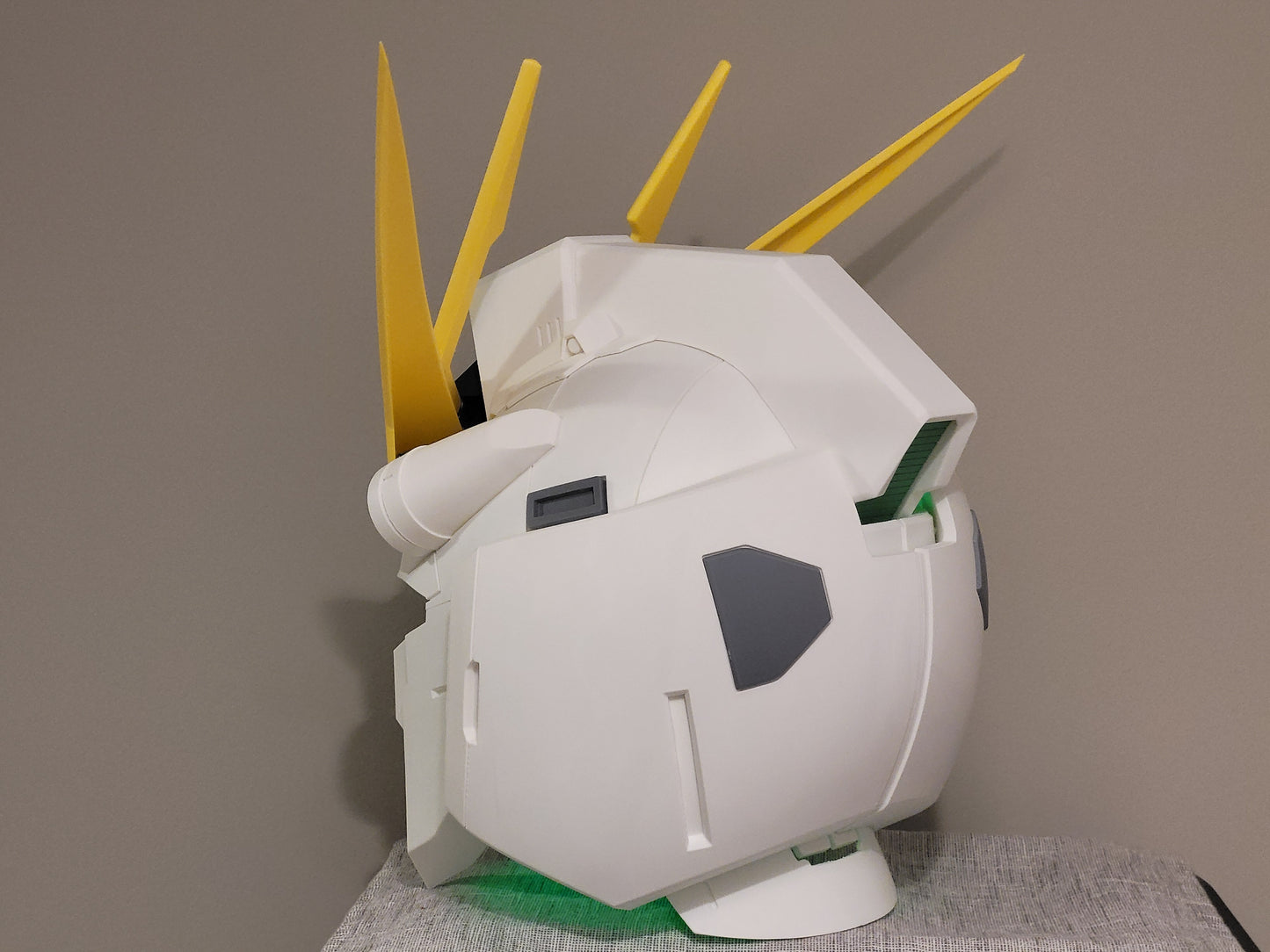 Wearable RX93 NU Gu dam Helmet