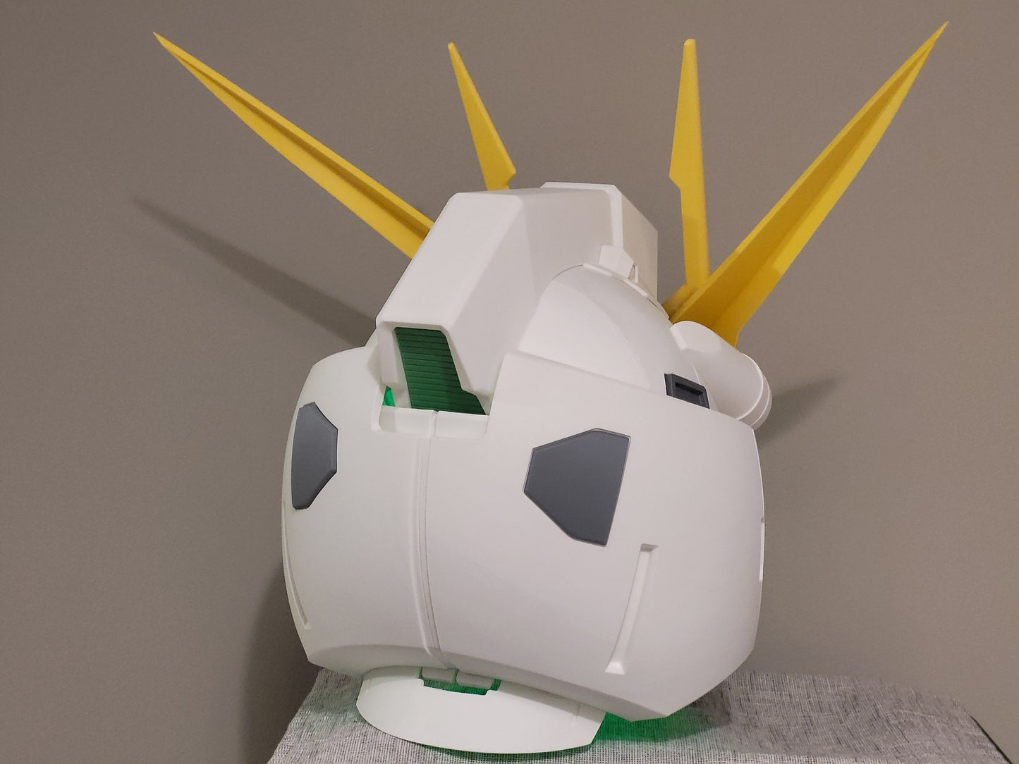 Wearable RX93 NU Gu dam Helmet