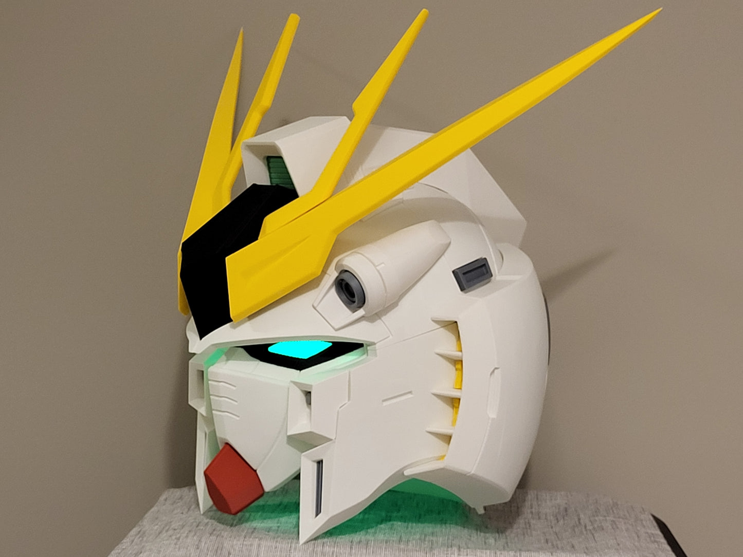 Wearable RX93 NU Gu dam Helmet