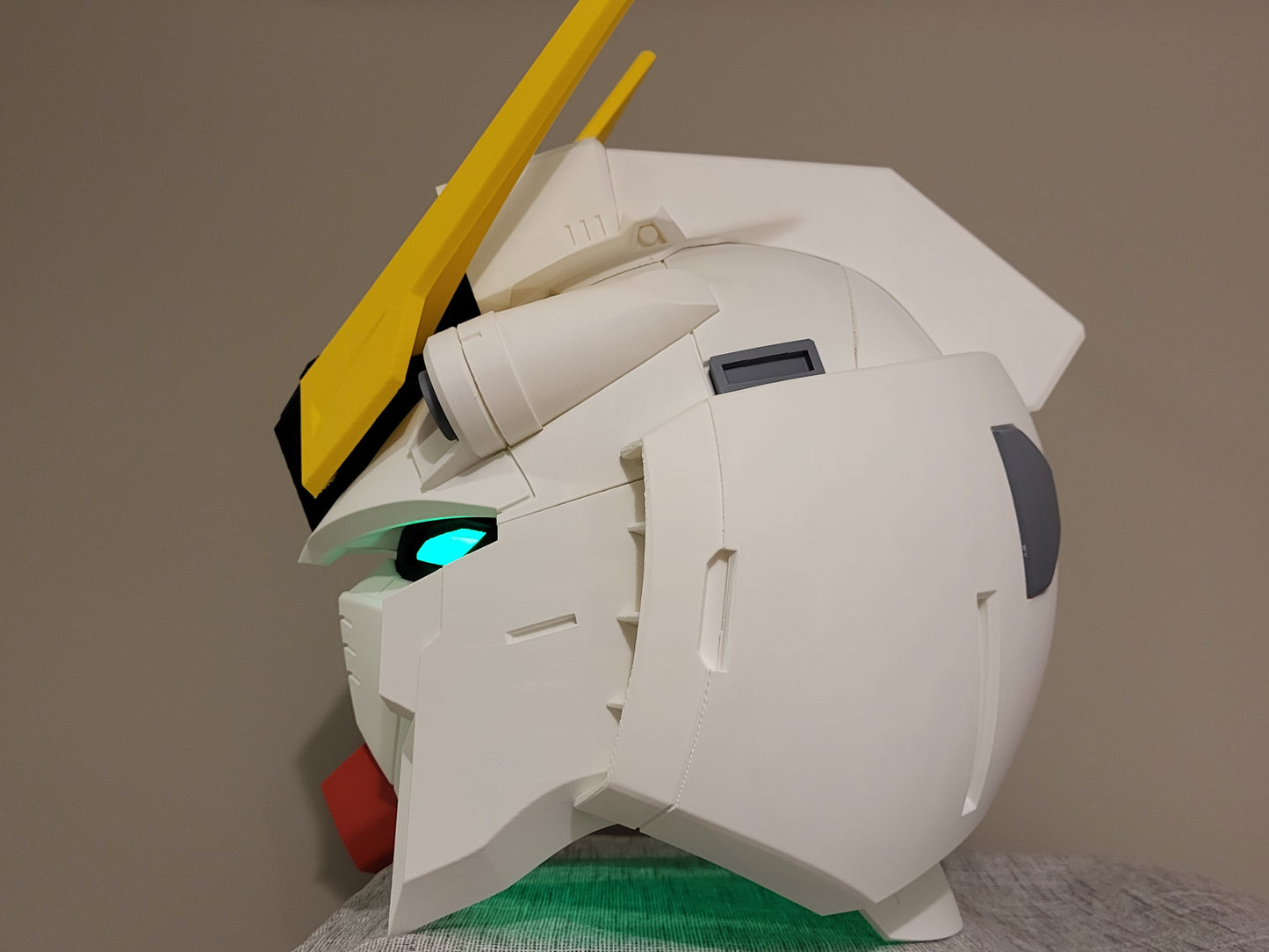 Wearable RX93 NU Gu dam Helmet